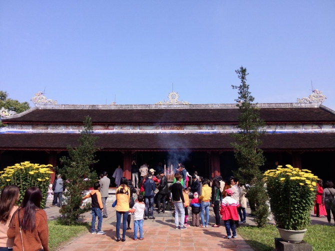 Вьетнамцы радостно встречают новый год по лунному календарю Тэт